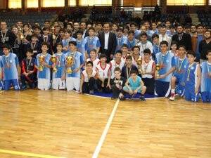 Basketbolda kupalar dağıtıldı