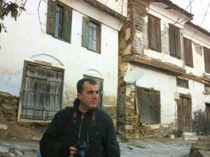 Mehmet Koru Şirince sokaklarında