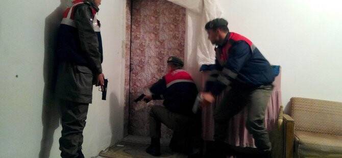 Cezaevinden eşini dövmek için kaçtı