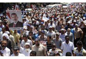 Mısır'da 'Askeri Mahkeme' Protestosu