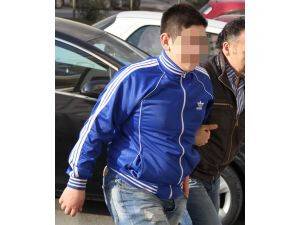 2 KARDEŞİ BIÇAKLAYAN GENÇ SERBEST