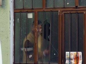 Elinde bıçakla tehdit etti!