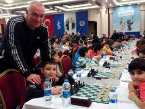 Gezginci ailesinin satranç heyecanı