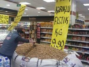 Sincap Marketlerde 675 kiloluk çuvallarda kabuklu fıstık satışı