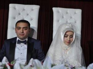 Öz çiğdem Kuruyemiş’in sahibi Ahmet Çiğdem oğlu Ali’yi evlendirdi