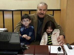 Başarılı turizmci Bekir Şahiner miniklerle