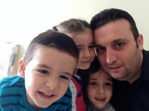 Abdurrahim Çetin evlatlarıyla