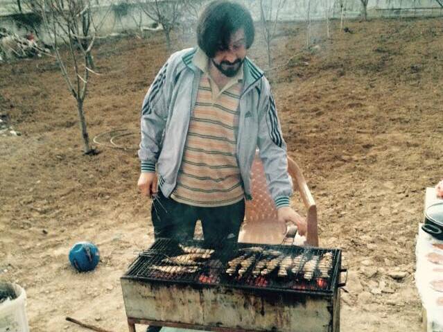 Arif Doğru mangal başında