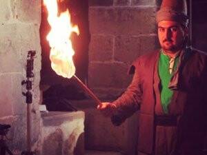 Emirhan Doğan meşaleyi yakmış