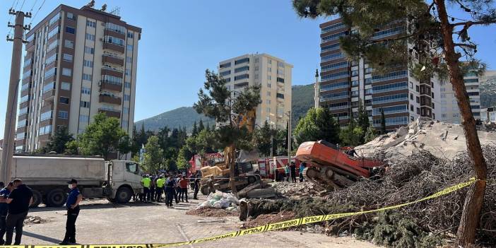 Kahramanmaraş'ta enkaz altında kalan kepçe operatörünün cansız bedenine ulaşıldı