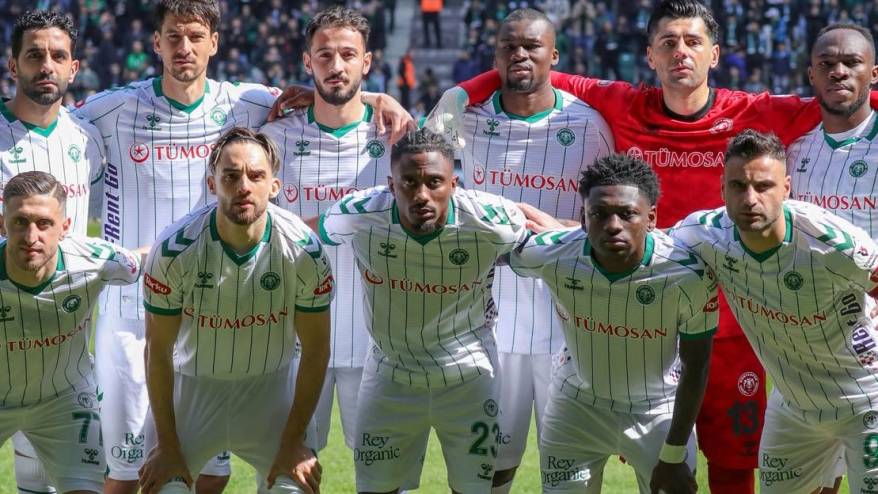 Konyasporlu taraftarlar 'bayram' hediyesi istiyor