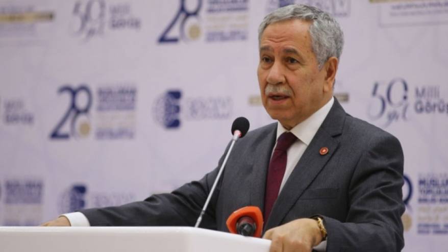 Arınç’tan Gökçek’e tepki: Ağzında şak şak sakız çiğneyerek...