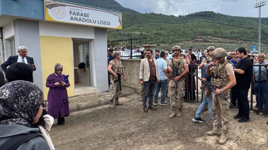 Osmaniye'de okul bahçesinde öğretmene silahlı saldırı!