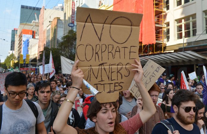 Avustralya'da öğrenciler üniversite zammını protesto etti