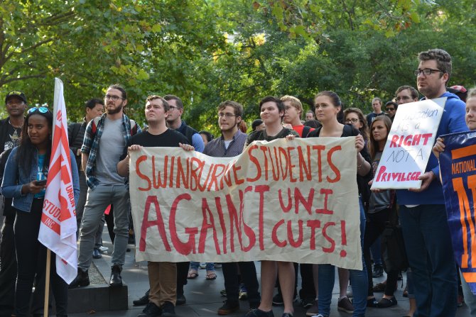 Avustralya'da öğrenciler üniversite zammını protesto etti