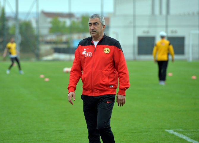 Eskişehirspor Teknik Direktörü Aybaba: