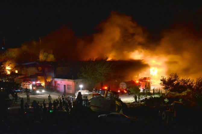 Adıyaman'da iplik fabrikasındaki yangın