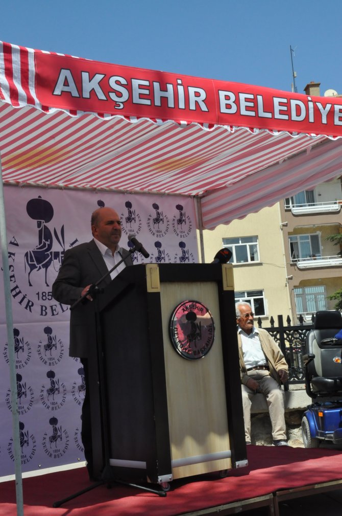 Akşehir'de engelli vatandaşlara akülü araç dağıtıldı