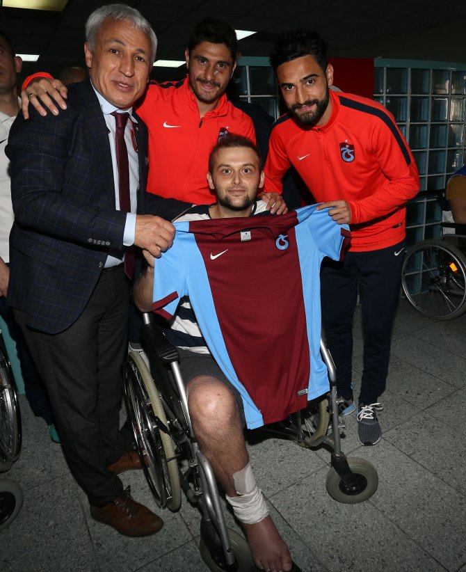 Trabzonspor gazileri ziyaret etti