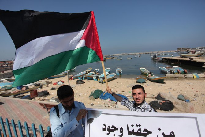Gazze'de öğrenciler ablukayı protesto etti