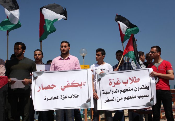 Gazze'de öğrenciler ablukayı protesto etti