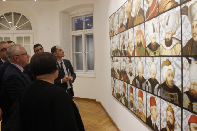 Karadağ'da "Osmanlı Sultanları" sergisi açıldı