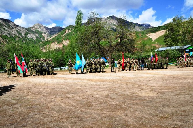 Tacikistan'da KGAÖ askeri tatbikatı