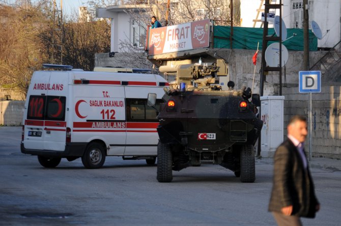 Van'da terör operasyonu: 2 polis yaralı