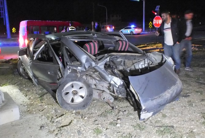 Yozgat'ta iki otomobil çarpıştı: 1 ölü, 1 yaralı