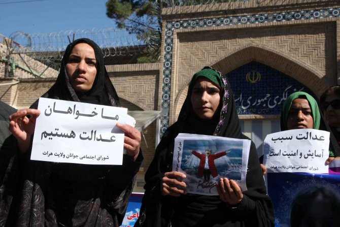 Afganistan'da İran protesto edildi