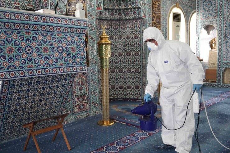 Bayraklı’da Dezenfekte Seferberliği Sürüyor