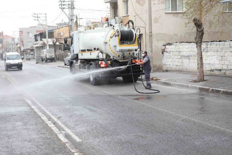 Bayraklı’da Dezenfekte Seferberliği Sürüyor