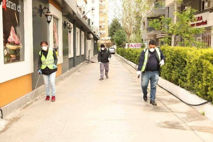 Bayraklı’da Dezenfekte Seferberliği Sürüyor