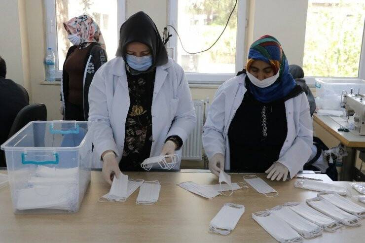 Kız Meslek Lisesinden Günlük 8 Bin Adet Maske