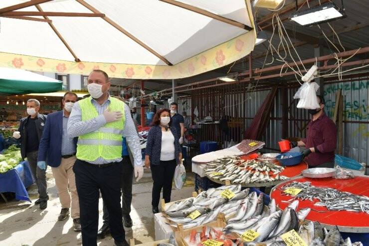 Başkan Gümrükçü’den Yenimahalle Pazar Yerinde Denetim
