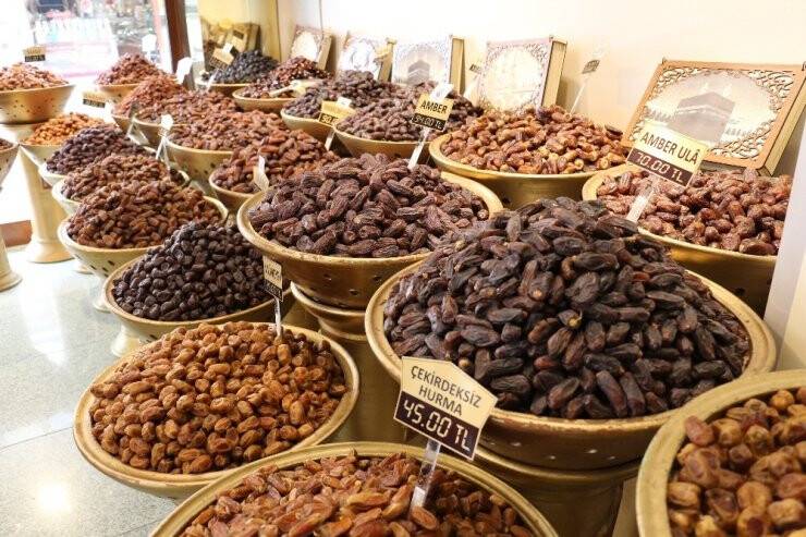 Tezgahtaki Hurmalar Kargoyla Evlere Gönderiliyor