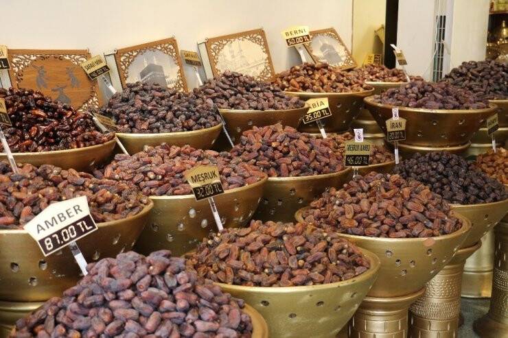 Tezgahtaki Hurmalar Kargoyla Evlere Gönderiliyor