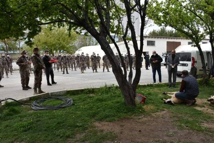 Konya'da Polis Özel Harekat Timleri Dualarla Barış Pınarı Bölgesine Uğurlandı