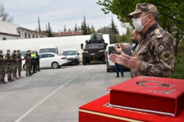 Konya'da Polis Özel Harekat Timleri Dualarla Barış Pınarı Bölgesine Uğurlandı