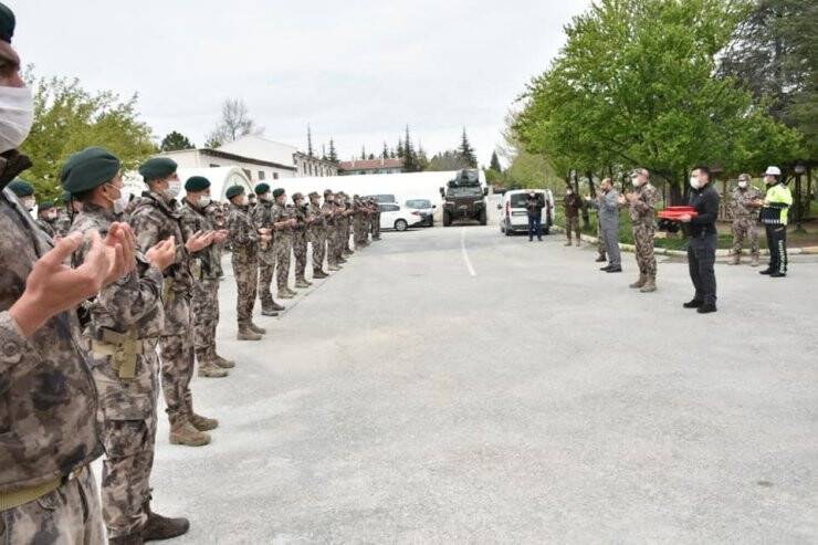 Konya'da Polis Özel Harekat Timleri Dualarla Barış Pınarı Bölgesine Uğurlandı