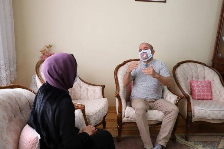 Konya Büyükşehir’den İşitme Engelliler İçin Şeffaf Maske