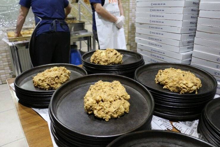 Konya’nın Tahinli Pidesi Uzun Kuyruklar Oluşturdu