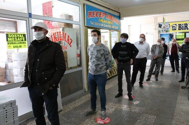 Konya’nın Tahinli Pidesi Uzun Kuyruklar Oluşturdu