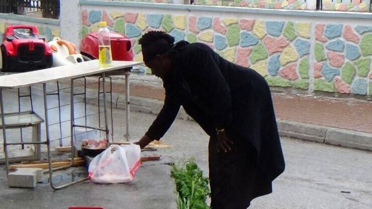 Afrikalı Kimsesiz Kadın Sokakta Bulundu
