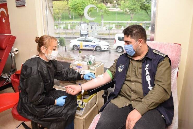 Konya Büyükşehir Zabıta’dan Kızılay’a Kan Bağışı