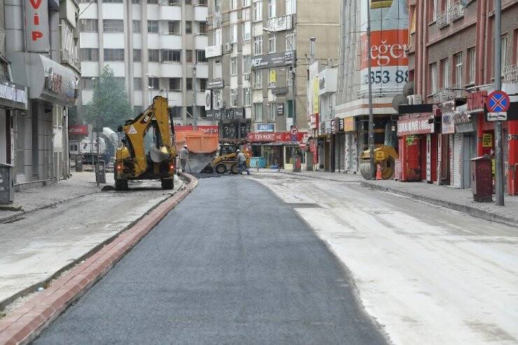 Konya Büyükşehir sokağa çıkma kısıtlamasından  istifade kavşakları düzenliyor