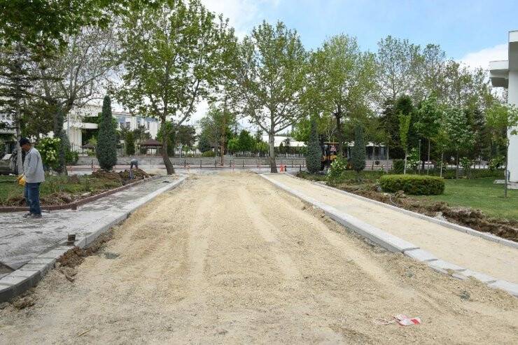 Konya Büyükşehir sokağa çıkma kısıtlamasından  istifade kavşakları düzenliyor