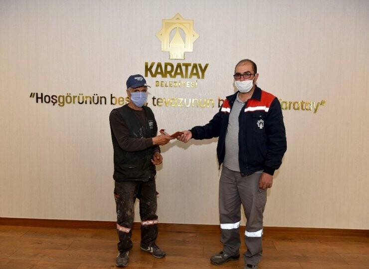 Karatay Personeli, Yolda Bulduğu Cüzdanı Sahibine Teslim Etti