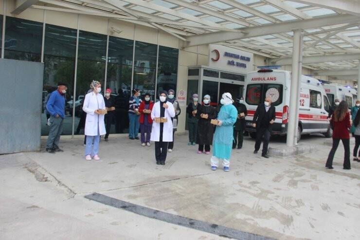 Medaş Çalışanlarından Sağlıkçılara Anneler Günü Sürprizi