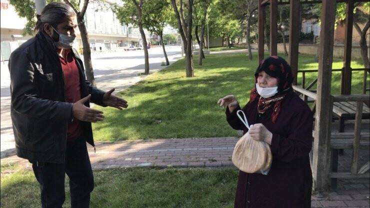 Konya'da Günler Sonra Sokağa Çıkan Yaşlı Kadın Çantasını Çaldırdı